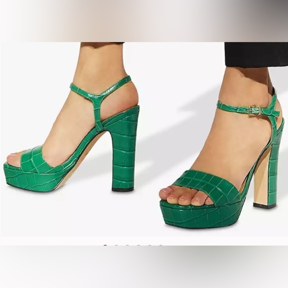 LIKE NEW  GUESS GRESTORE CROCODILE EMBOSSED LEATHER PLATFORM SANDAL SZ6